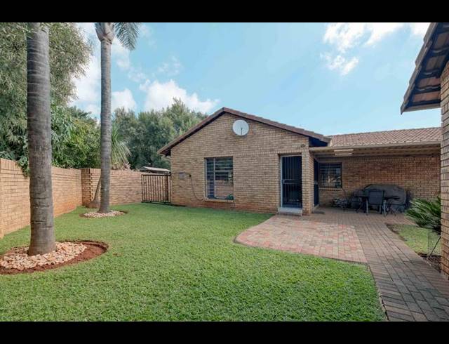 3 BEDROOM TOWNHOUSE FOR SALE IN DIE HOEWES